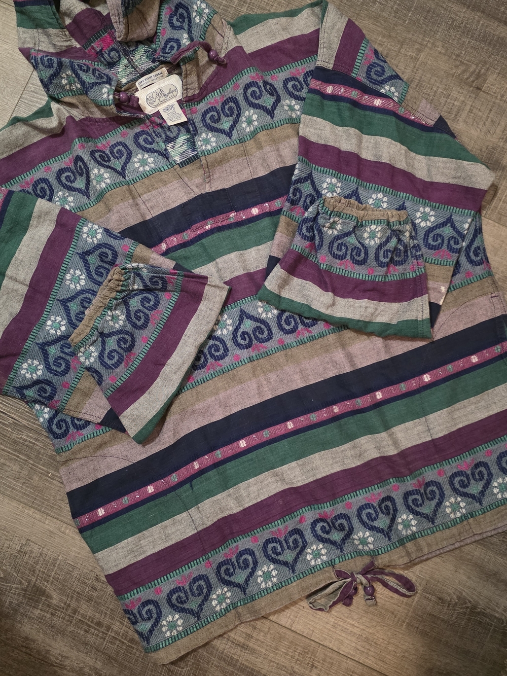 Vintage-Inspired Striped Hooded Pullover Sweatshirt - Multicolor